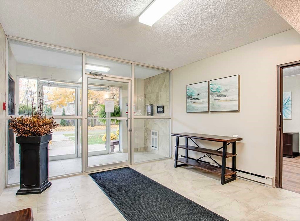 L'Alpin Apartments - 1 Bedroom, 1 Bath Apartment for Rent - Coll 3