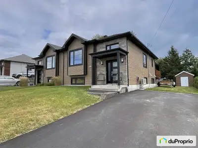 Cette propriété clé en main construite en 2016 est un superbe plain-pied dans une rue tranquille ave...