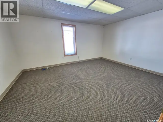 24 12th STREET NE Weyburn, Saskatchewan in Commercial & Office Space for Sale in Regina - Image 40