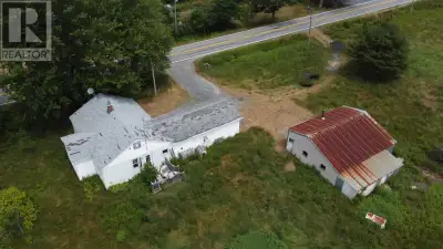 PRICED BELOW ASSESMENT VALUE!! A COMPLETE MAKEOVER IS REQUIRED! Opportunity awaits with this 2 bedro...