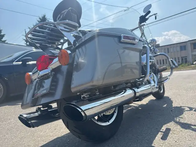 2017 Harley-Davidson Road King ~ VANCE & HINES ~ CANADIAN ~ 107C in Sport Touring in City of Toronto - Image 14