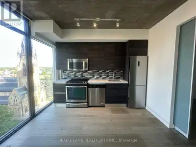 805 - 111 BATHURST STREET Toronto (Waterfront Communities), Onta