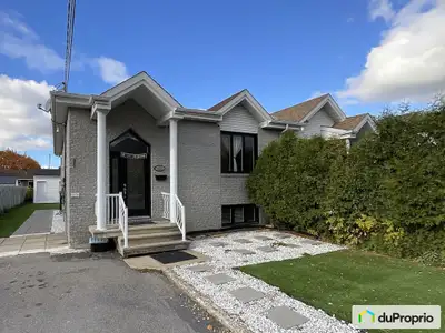 Duplex 5422- 5424 est impeccable, en excellente condition et très bien entretenu. Idéal pour proprié...