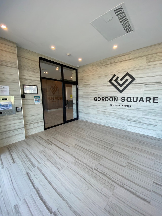 2 Bed + Den Available August 1st South End of Guelph Long Term