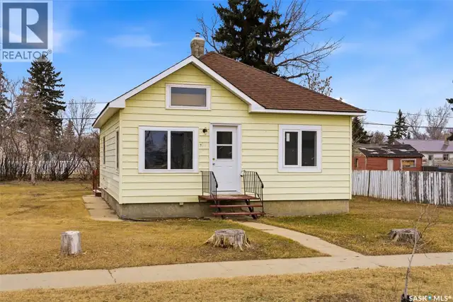 304 Main STREET Avonlea, Saskatchewan in Houses for Sale in Moose Jaw - Image 3