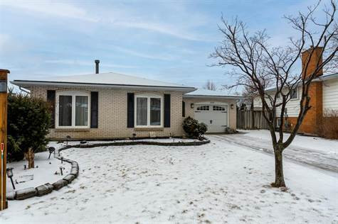 Freehold in Houses for Sale in Sarnia - Image 2