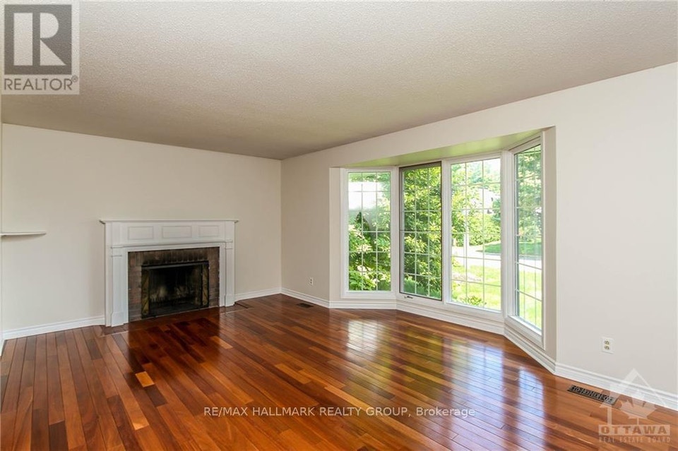 570 DUFF CRESCENT Ottawa, Ontario 5