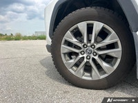 The advertised vehicle price is based on a promotional finance offer. Customers who purchase the veh... (image 8)