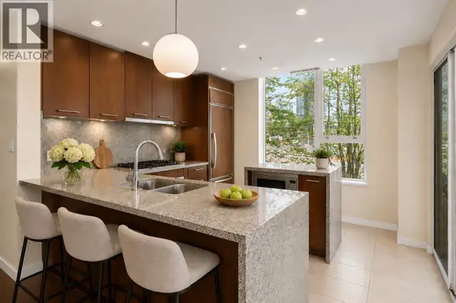 200 9 SMITHE MEWS Vancouver, British Columbia in Condos for Sale in Vancouver - Image 8