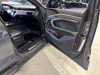 FULLY ELECTRIC, FEATURING : MASSAGE SEATS, QUATTRO AWD, DIGITAL GAUGE CLUSTER NAVIGATION DISPLAY, MU... (image 8)
