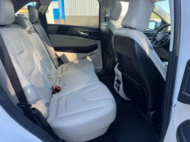 2024 Ford Edge Titanium5823838737354035212
