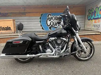 2023 HARLEY-DAVIDSON STREET GLIDE The king of baggers. Blacked-out. Built to rip miles and turn head...