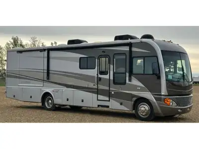 VORTEX GAS ENGINE. 22307 MILES = 35935KMS SPARTAN CHASIS 2 SLIDES, WASHER AND DRYER, AWNING, REGULAR...