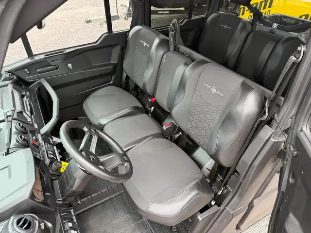 2025 Can-Am DEFENDER MAX LONE STAR CAB HD10 in ATVs in Muskoka - Image 6