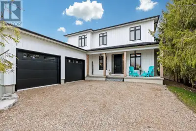This stunning New Home is really something to behold! This builder has insured that all the details...