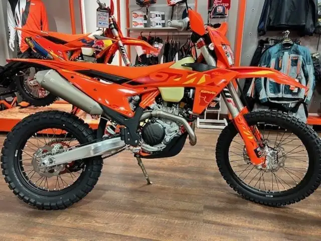 2025 KTM 500 EXC-F Six Days in Dirt Bikes & Motocross in Oakville / Halton Region - Image 3