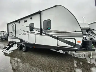 CrossRoads RV Cruiser Aire travel trailer CR22RBS highlights: Full Rear Bath Fireplace Front Private...