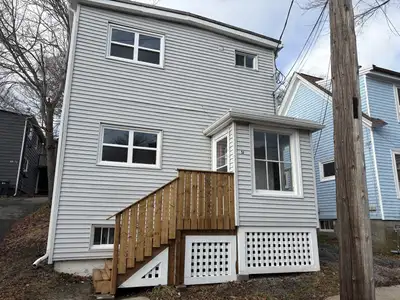 Downtown Dartmouth Main Floor Apartment 51 Dahlia Street 1 Bedroom | 1 Bathroom | $1,500/ month + ut...