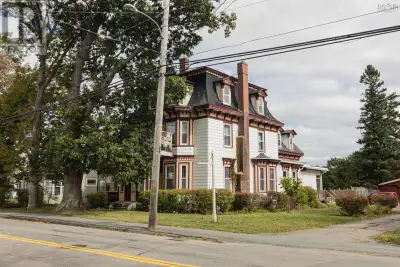 Triple Net Lease Already in Place! Welcome to 58 Main Street, Hantsport, a thriving bedroom communit...