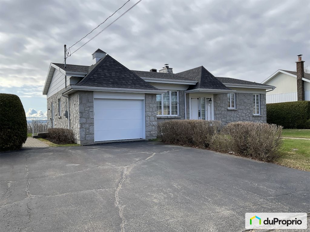 $365,000 - Bungalow for sale in La Malbaie — photo 1