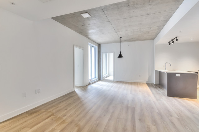 5 1/2 tout neuf à louer à Ville St Laurent condo dans Locations longue durée  à Ville de Montréal