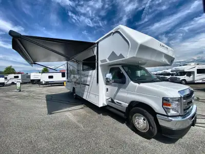 Winnebago Sunflyer Class C gas motorhome 26FE highlights: Sofa Privacy Curtain Queen Bed Two TVs ]:p...