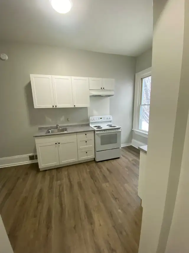 Unit 3 | 1 Bedroom, 1 Bathroom, 1 bed/1.00 bathroom apartment fo in Long Term Rentals in Renfrew - Image 3