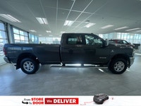 ===== Key Features ===== * 42,486 km * One owner * No reported accidents * Laramie trim * 4WD (four-... (image 4)