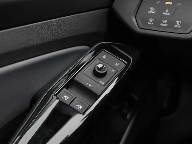2025 Volkswagen ID.4 Pro | AWD | 21 Narvik Wheels | in Cars & Trucks in Tricities/Pitt/Maple - Image 18