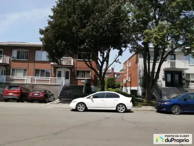 Aucune visite sans preuve de fonds et promesse d'achat acceptée. Grand triplex ensoleillé, excellent...