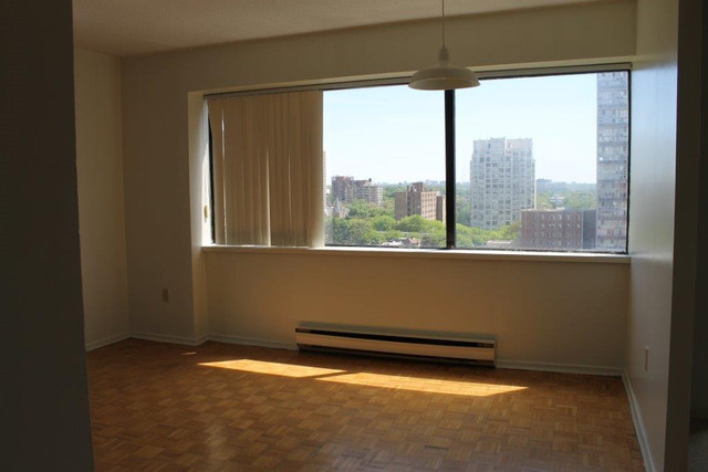 Bachelor- Across from TMU - 2 Months free rent * in Long Term Rentals in City of Toronto - Image 3