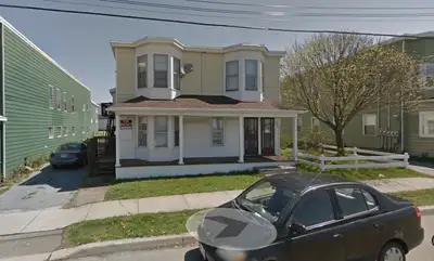 Cozy 1-Bedroom + Den Apartment 33 Melrose Street Bright, comfortable, and perfect for those looking...