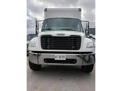 2022 White Straight Truck, Allison 2500 RDS, 5.86 ratio, 50 Gallon Fuel Tank with 148,000km. Off Lea...