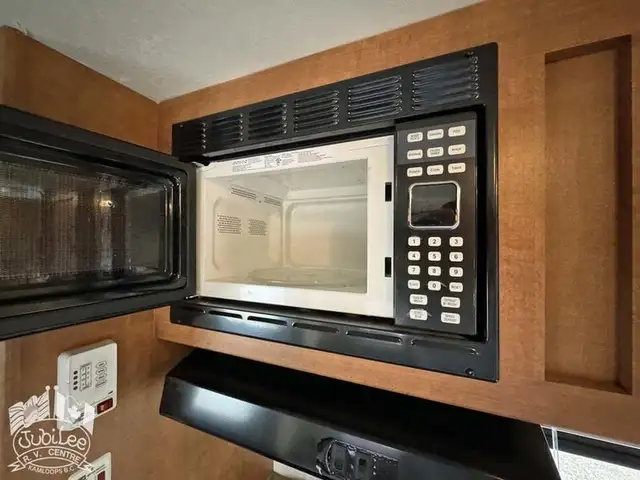 2013 ,Apex,Coachmen RV 189FBS in Travel Trailers & Campers in Kamloops - Image 12