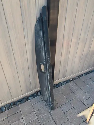 Cargo cover in excellent condition, was forgotten in vehicle sale two years ago