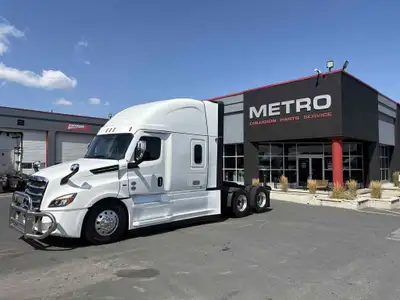 2025 White Cascadia, 72 Raised Roof Condo, DD15 Engine, 505HP, DT12 (auto), 3.08 Ratio, 280 US gallo...