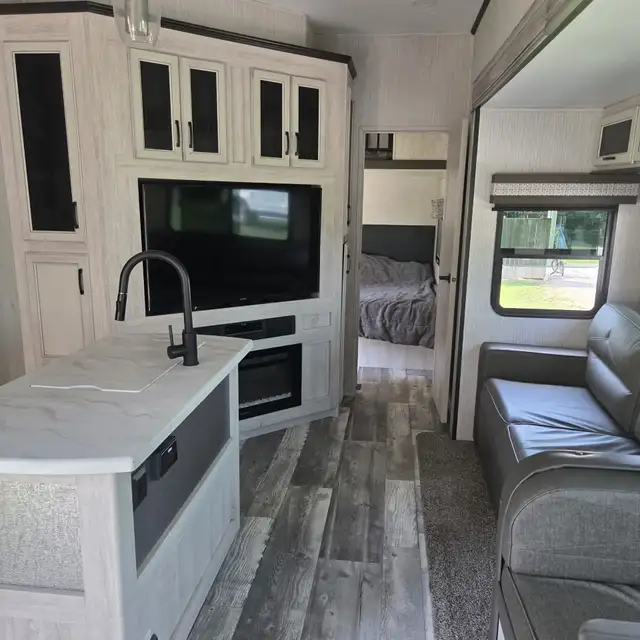 2023 SIERRA 3440BH-LUXURIOUS 2 BEDROOM LOFT,1.5 BATH,FINANCING! in Travel Trailers & Campers in Ottawa - Image 18