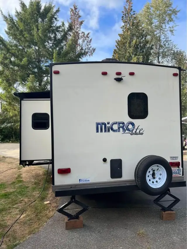 2017 FOREST RIVER FLAGSTAFF MICRO LITE 25BHS-FINANCE AVAILABLE!  in Cargo & Utility Trailers in Winnipeg - Image 5
