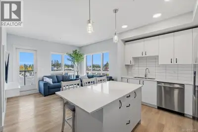 Offering 3 bedrooms and 2 bathrooms, this almost new home combines modern comfort with relaxed coast...