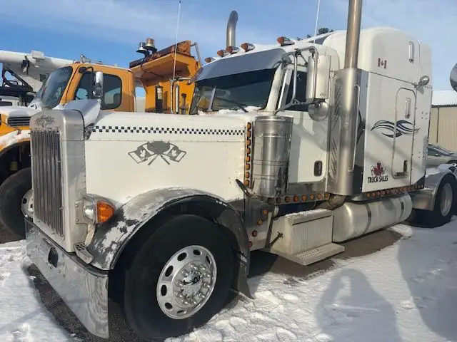 2005 PETERBILT 379 in Heavy Trucks in Ottawa - Image 2