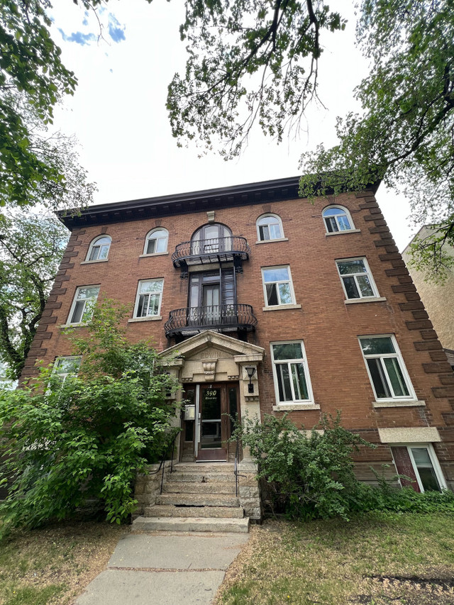 390 River Ave Edwin Apts 1 Bedroom Long Term Rentals Winnipeg