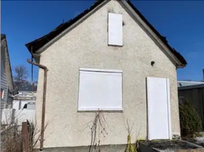 4A//Winnipeg/Amazing Investment Opportunity! Listed well below the City of Winnipeg Assessment. This...