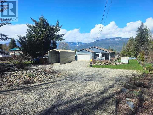 4357 Eagle Bay Road Eagle Bay, British Columbia in Houses for Sale in Kamloops - Image 2