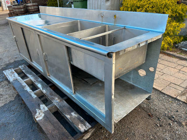 Comptoir avec lavabo en inox dans Autres équipements commerciaux et industriels  à Drummondville - Image 2