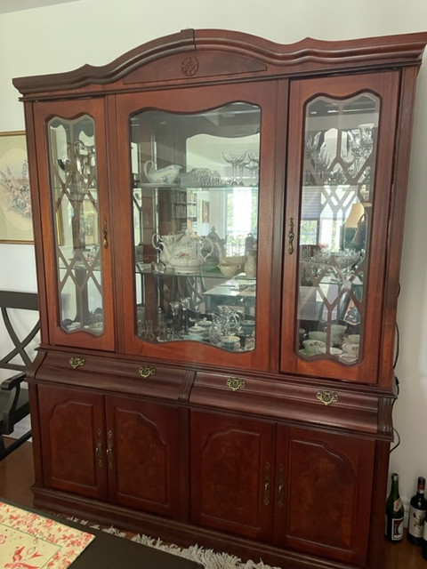 Solid wood  China cabinet in Hutches & Display Cabinets in Bridgewater - Image 2