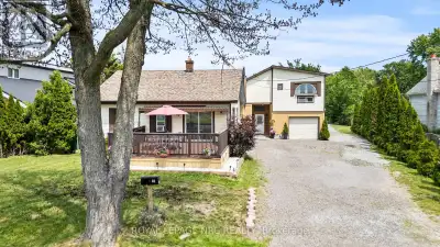 Welcome to 40 Kingsway, where the charm of country living meets unbeatable convenience! Nestled on a...