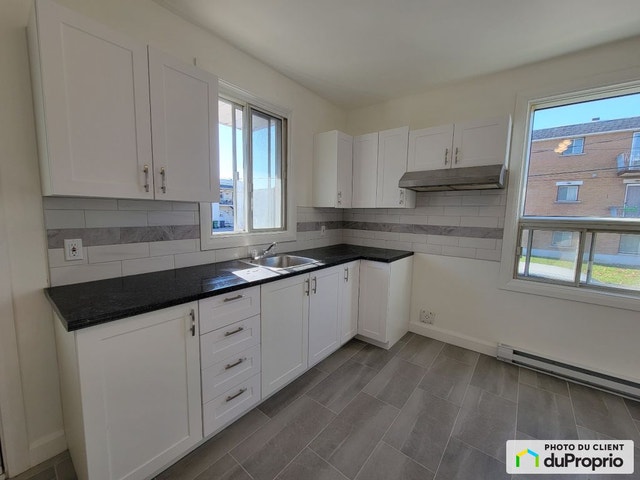 $669,000 - Triplex for sale in St-Jérôme (St-Jérôme) — photo 2