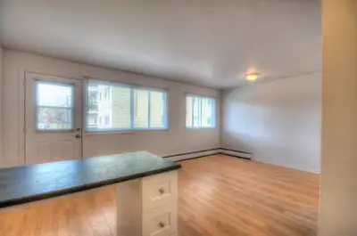 *english will follow* Complexe Troy-Allen : deux logements à louer à Verdun: studio 1er étage 1145$/...