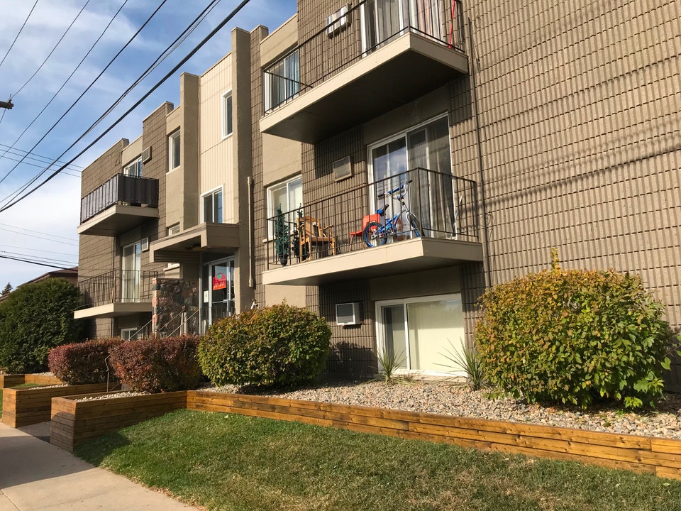 Jan Ann Apartments - 2 Br - Desired East Side location 2