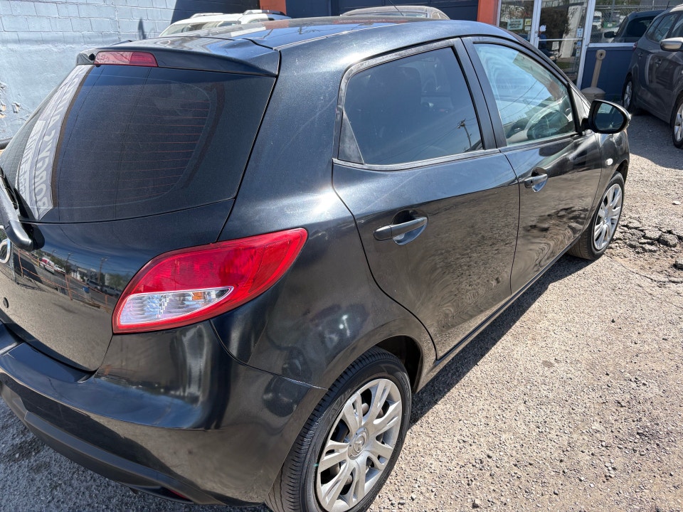 Mazda Mazda2 2014 photo 5